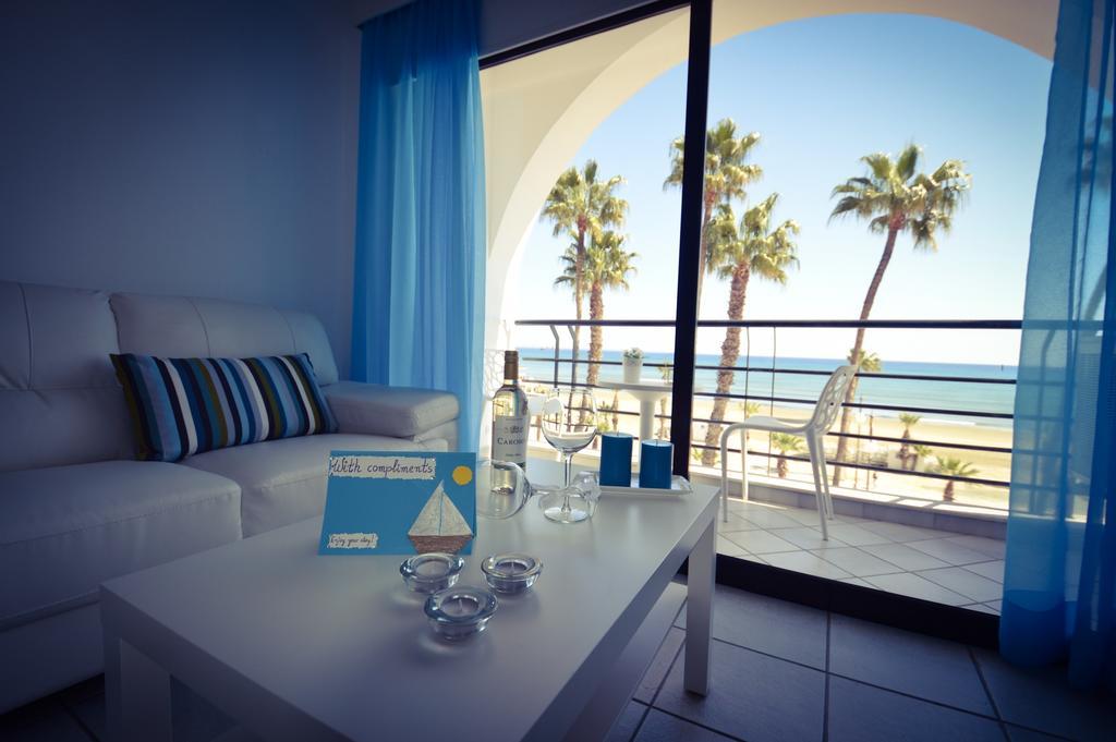 Krasas Beach Apartment Rentals Larnaca Værelse billede