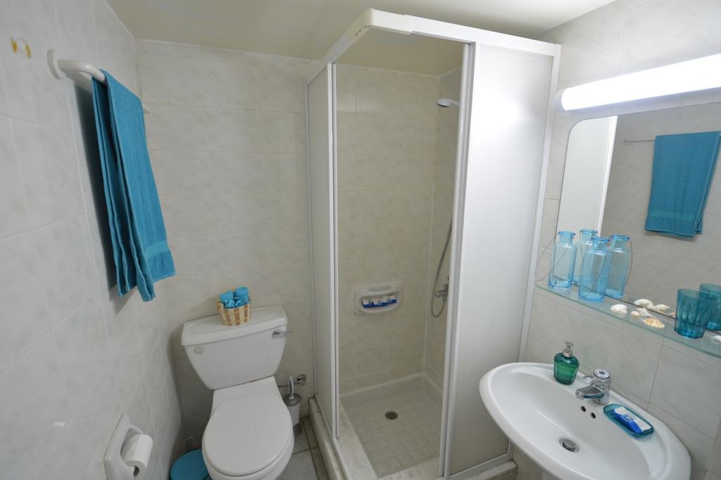 Krasas Beach Apartment Rentals Larnaca Værelse billede