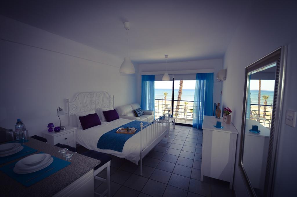 Krasas Beach Apartment Rentals Larnaca Værelse billede